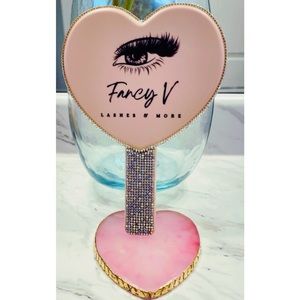 Fancy V Lashes & More Signature Mirrors 😍